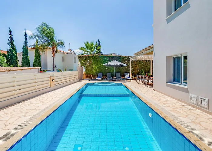 Blue Velvet Villa By Ezoria Villas